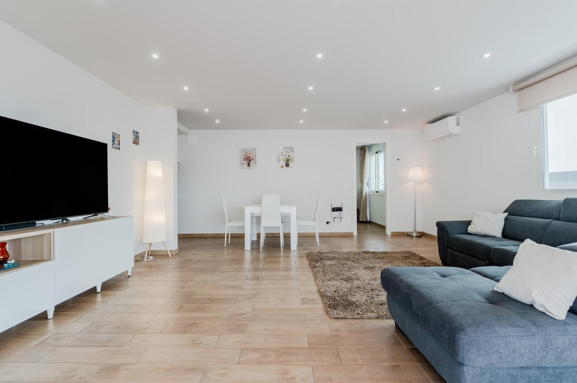 Apartment Skyview Terrace: Your Urban Escape *