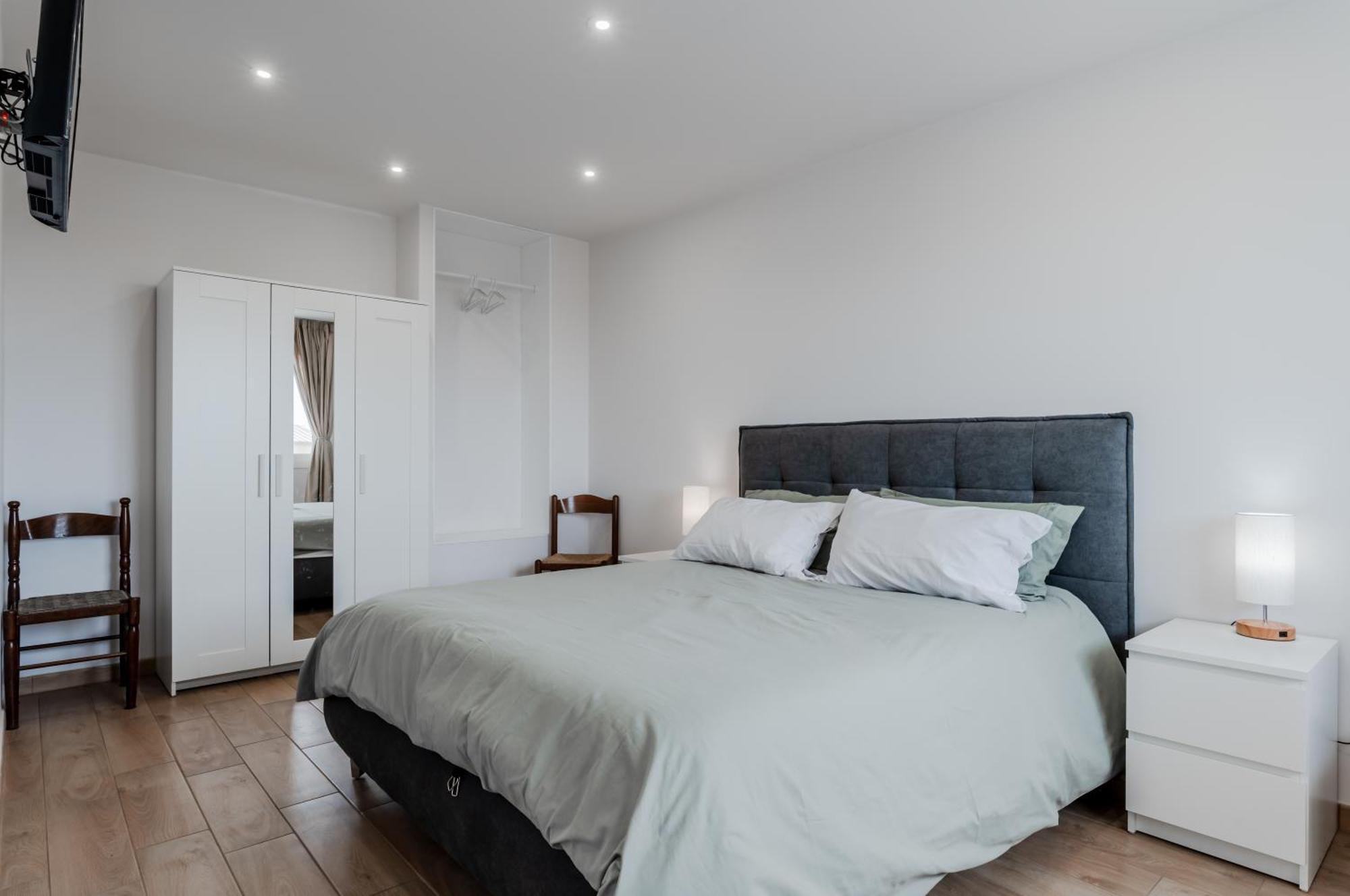 Skyview Terrace: Your Urban Escape *