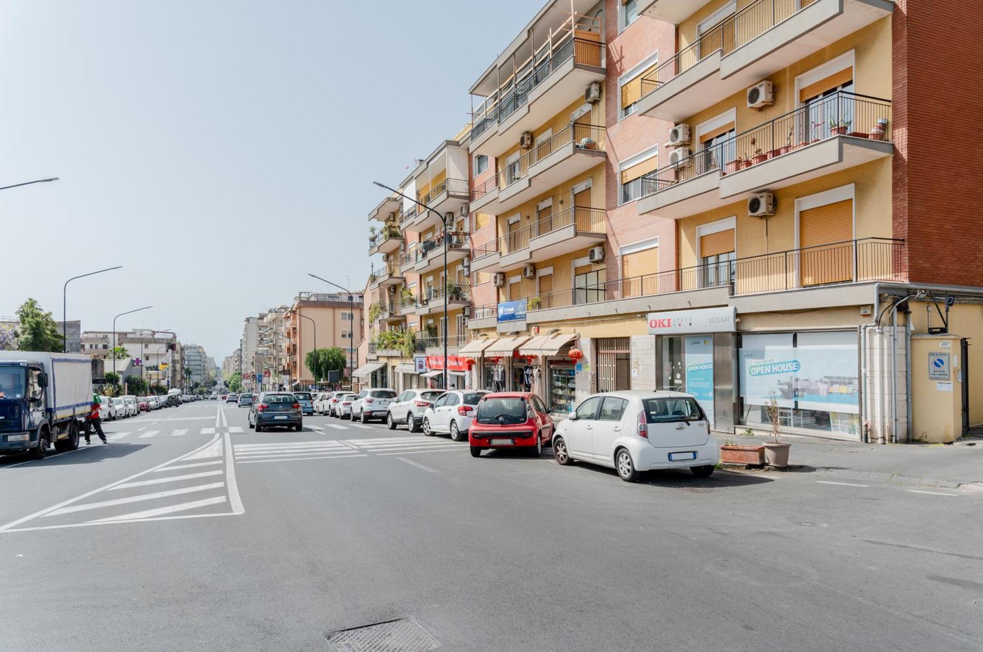 Skyview Terrace: Your Urban Escape Catania